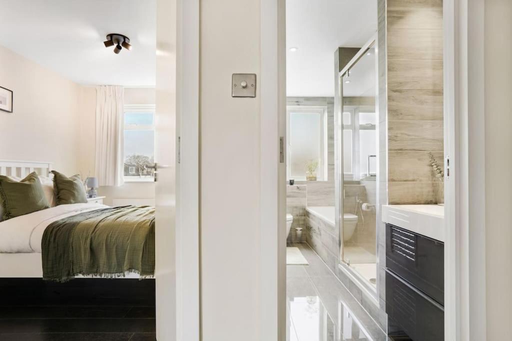 The Camden Suite Bright & Beautiful 2-Bed City Retreat ลอนดอน ภายนอก รูปภาพ