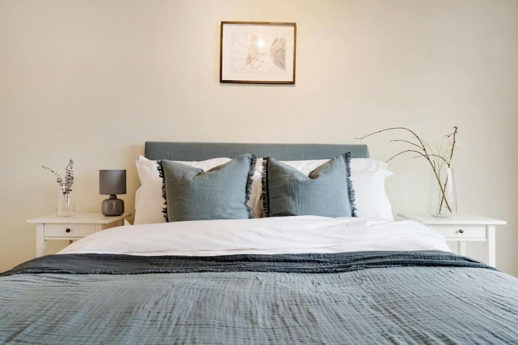 The Camden Suite Bright & Beautiful 2-Bed City Retreat ลอนดอน ภายนอก รูปภาพ