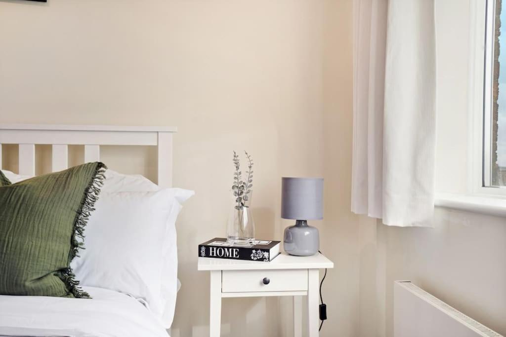 The Camden Suite Bright & Beautiful 2-Bed City Retreat ลอนดอน ภายนอก รูปภาพ