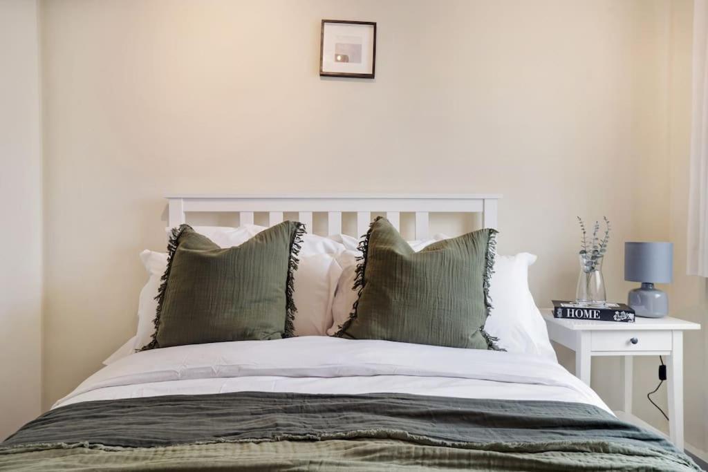 The Camden Suite Bright & Beautiful 2-Bed City Retreat ลอนดอน ภายนอก รูปภาพ